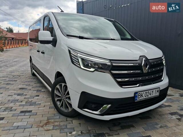 Белый Рено Трафик, объемом двигателя 2 л и пробегом 10 тыс. км за 31700 $, фото 1 на Automoto.ua