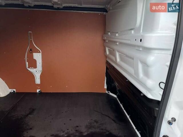 Белый Рено Трафик, объемом двигателя 2 л и пробегом 164 тыс. км за 21990 $, фото 11 на Automoto.ua