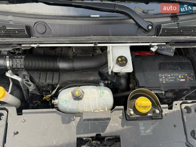 Белый Рено Трафик, объемом двигателя 2 л и пробегом 135 тыс. км за 28500 $, фото 37 на Automoto.ua