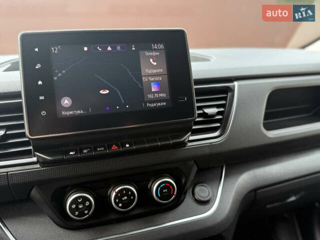 Белый Рено Трафик, объемом двигателя 2 л и пробегом 63 тыс. км за 32650 $, фото 93 на Automoto.ua