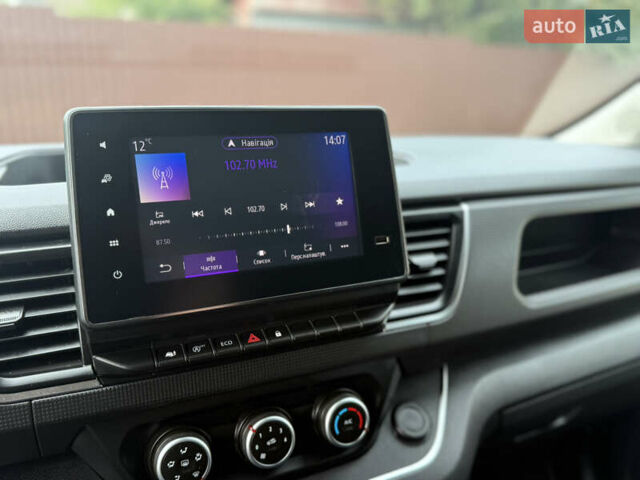 Белый Рено Трафик, объемом двигателя 2 л и пробегом 63 тыс. км за 32650 $, фото 99 на Automoto.ua