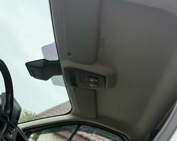 Белый Рено Трафик, объемом двигателя 2 л и пробегом 63 тыс. км за 32650 $, фото 104 на Automoto.ua