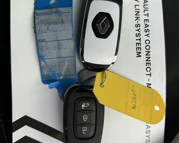 Белый Рено Трафик, объемом двигателя 2 л и пробегом 63 тыс. км за 32650 $, фото 109 на Automoto.ua