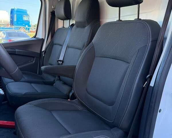 Белый Рено Трафик, объемом двигателя 0 л и пробегом 40 тыс. км за 25500 $, фото 29 на Automoto.ua