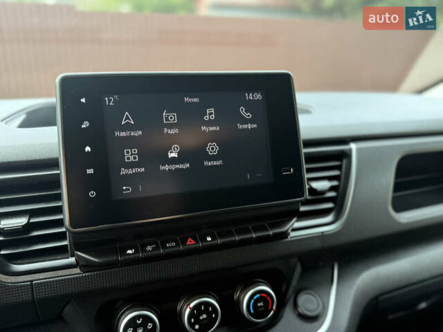 Белый Рено Трафик, объемом двигателя 2 л и пробегом 63 тыс. км за 32650 $, фото 94 на Automoto.ua