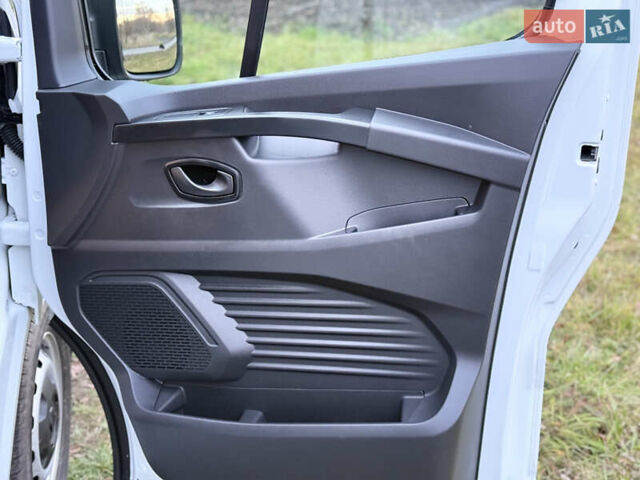 Белый Рено Трафик, объемом двигателя 2 л и пробегом 61 тыс. км за 22550 $, фото 26 на Automoto.ua