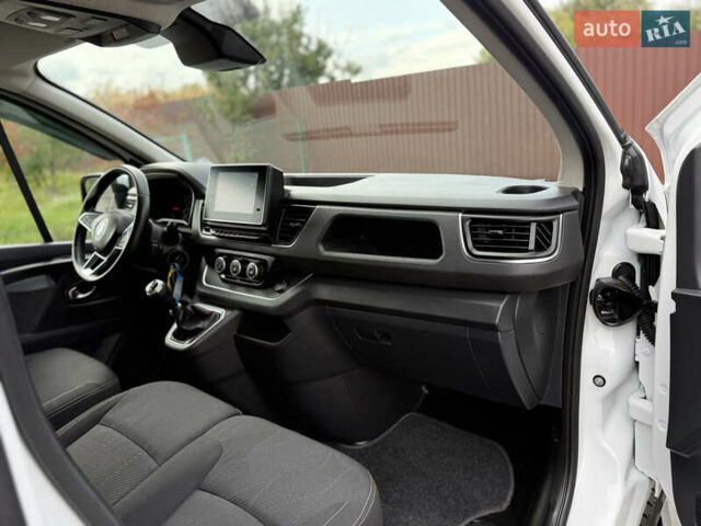 Белый Рено Трафик, объемом двигателя 2 л и пробегом 63 тыс. км за 32650 $, фото 74 на Automoto.ua