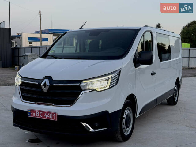 Белый Рено Трафик, объемом двигателя 2 л и пробегом 103 тыс. км за 28999 $, фото 3 на Automoto.ua