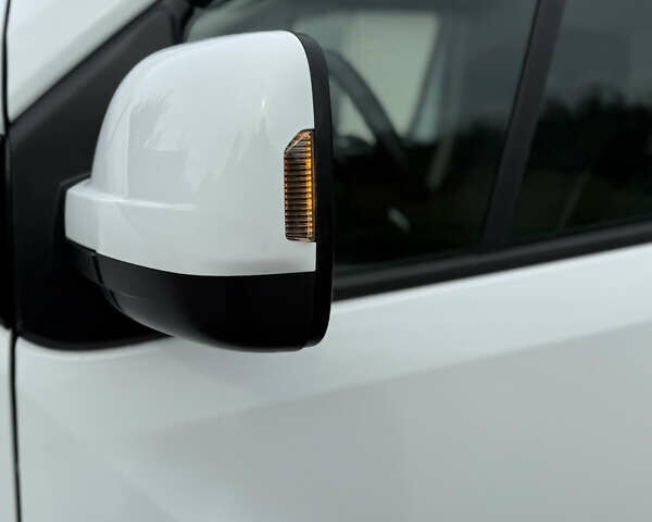 Белый Рено Трафик, объемом двигателя 2 л и пробегом 63 тыс. км за 32650 $, фото 133 на Automoto.ua