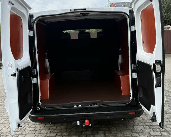 Белый Рено Трафик, объемом двигателя 2 л и пробегом 63 тыс. км за 32650 $, фото 59 на Automoto.ua