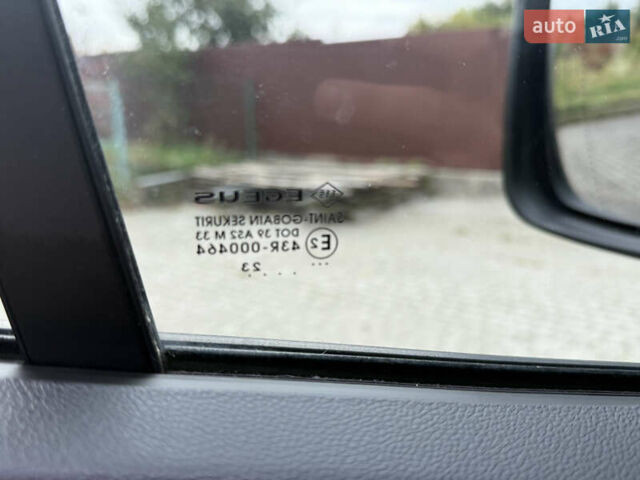 Белый Рено Трафик, объемом двигателя 2 л и пробегом 63 тыс. км за 32650 $, фото 128 на Automoto.ua