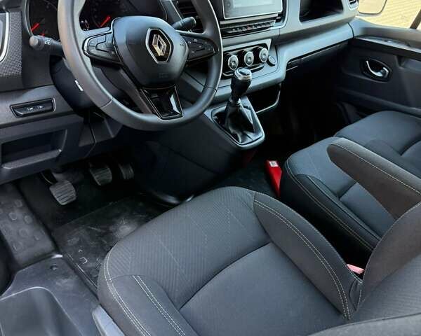 Белый Рено Трафик, объемом двигателя 0 л и пробегом 40 тыс. км за 25500 $, фото 39 на Automoto.ua