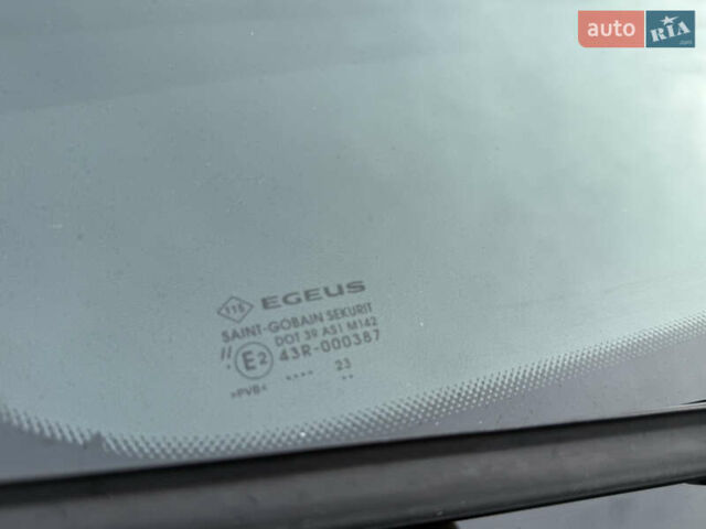 Белый Рено Трафик, объемом двигателя 2 л и пробегом 63 тыс. км за 32650 $, фото 129 на Automoto.ua