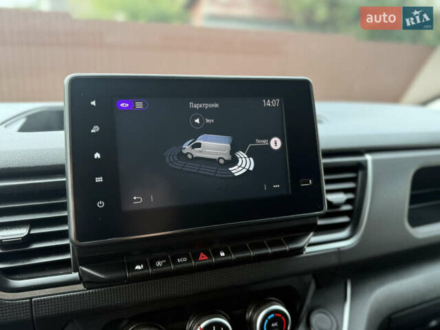 Белый Рено Трафик, объемом двигателя 2 л и пробегом 63 тыс. км за 32650 $, фото 98 на Automoto.ua