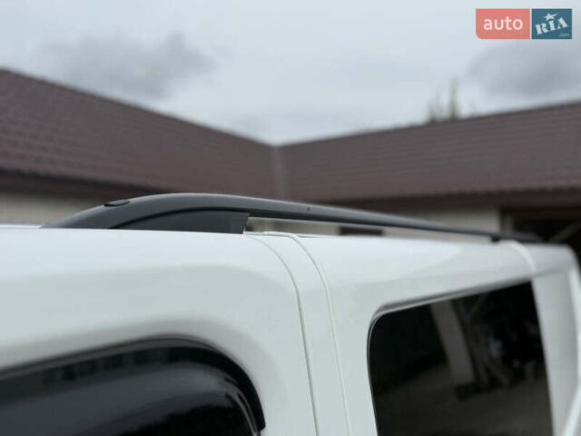 Белый Рено Трафик, объемом двигателя 2 л и пробегом 63 тыс. км за 32650 $, фото 137 на Automoto.ua