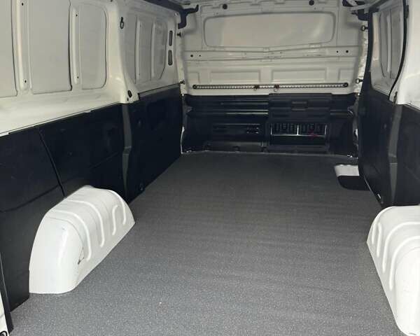 Білий Рено Трафік, об'ємом двигуна 2 л та пробігом 30 тис. км за 24990 $, фото 60 на Automoto.ua