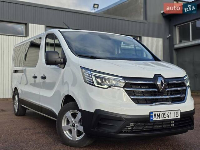 Белый Рено Трафик, объемом двигателя 2 л и пробегом 65 тыс. км за 29950 $, фото 1 на Automoto.ua
