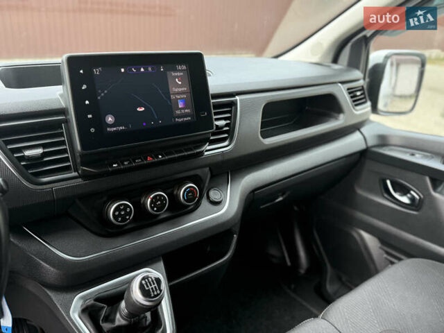 Белый Рено Трафик, объемом двигателя 2 л и пробегом 63 тыс. км за 32650 $, фото 92 на Automoto.ua