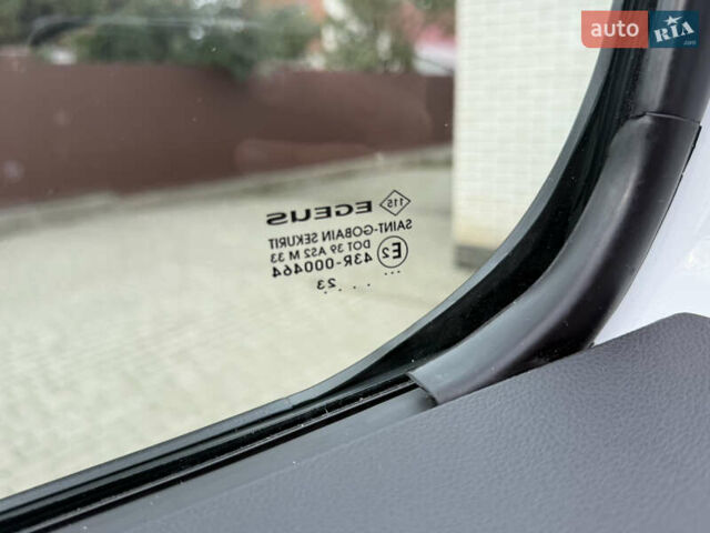 Белый Рено Трафик, объемом двигателя 2 л и пробегом 63 тыс. км за 32650 $, фото 130 на Automoto.ua