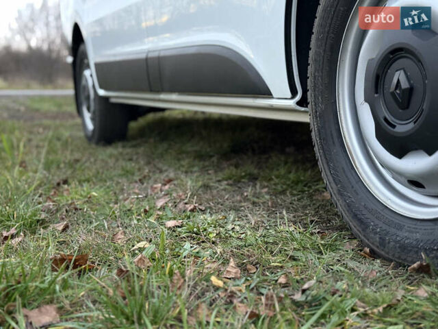 Белый Рено Трафик, объемом двигателя 2 л и пробегом 61 тыс. км за 22550 $, фото 10 на Automoto.ua