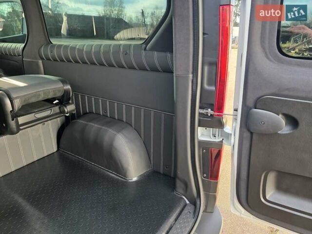 Белый Рено Трафик, объемом двигателя 2 л и пробегом 65 тыс. км за 29950 $, фото 70 на Automoto.ua