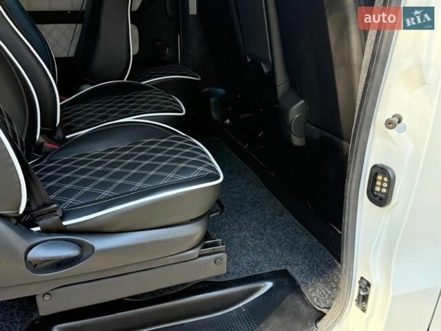 Белый Рено Трафик, объемом двигателя 2 л и пробегом 141 тыс. км за 29500 $, фото 22 на Automoto.ua