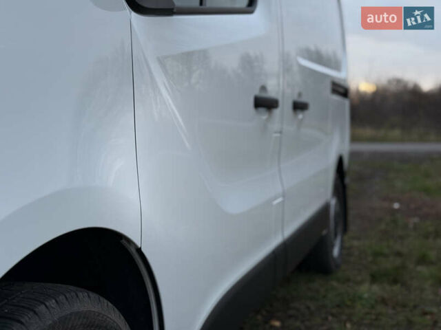 Белый Рено Трафик, объемом двигателя 2 л и пробегом 61 тыс. км за 22550 $, фото 7 на Automoto.ua