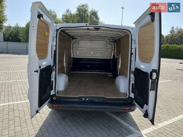 Белый Рено Трафик, объемом двигателя 2 л и пробегом 110 тыс. км за 28999 $, фото 14 на Automoto.ua