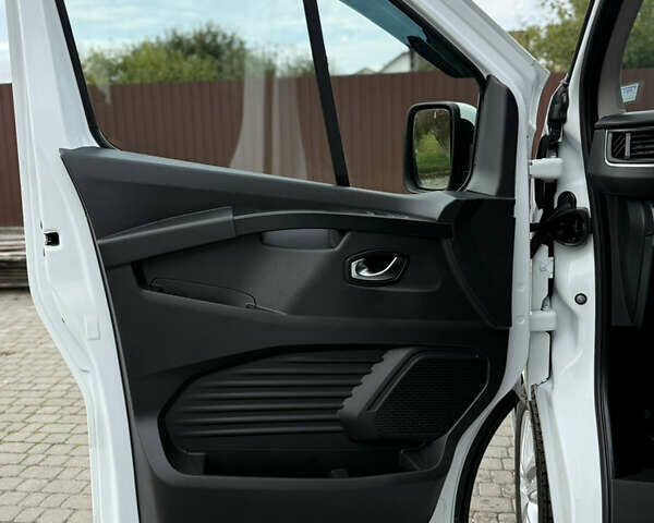 Белый Рено Трафик, объемом двигателя 2 л и пробегом 63 тыс. км за 32650 $, фото 80 на Automoto.ua