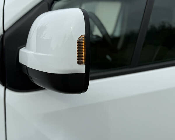 Белый Рено Трафик, объемом двигателя 2 л и пробегом 63 тыс. км за 32650 $, фото 134 на Automoto.ua