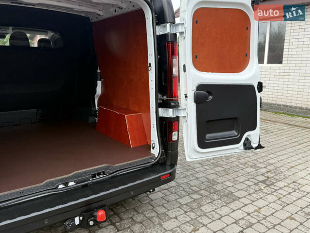 Белый Рено Трафик, объемом двигателя 2 л и пробегом 63 тыс. км за 32650 $, фото 64 на Automoto.ua