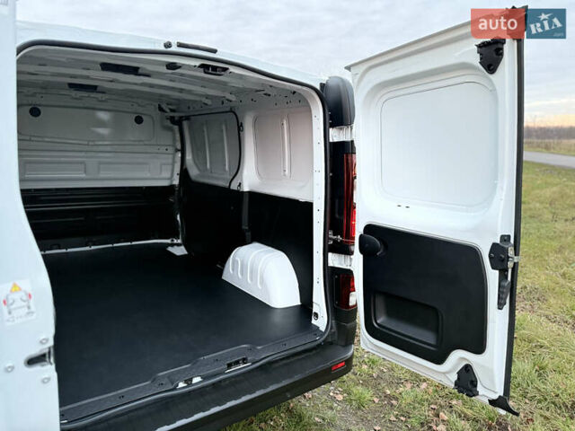 Белый Рено Трафик, объемом двигателя 2 л и пробегом 61 тыс. км за 22550 $, фото 39 на Automoto.ua
