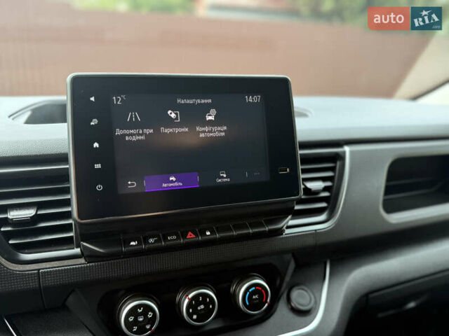 Белый Рено Трафик, объемом двигателя 2 л и пробегом 63 тыс. км за 32650 $, фото 96 на Automoto.ua