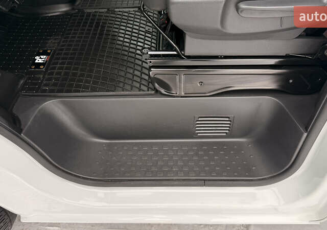 Білий Рено Трафік, об'ємом двигуна 2 л та пробігом 13 тис. км за 29000 $, фото 23 на Automoto.ua