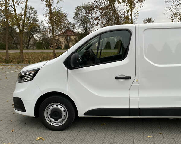 Белый Рено Трафик, объемом двигателя 2 л и пробегом 43 тыс. км за 25400 $, фото 3 на Automoto.ua