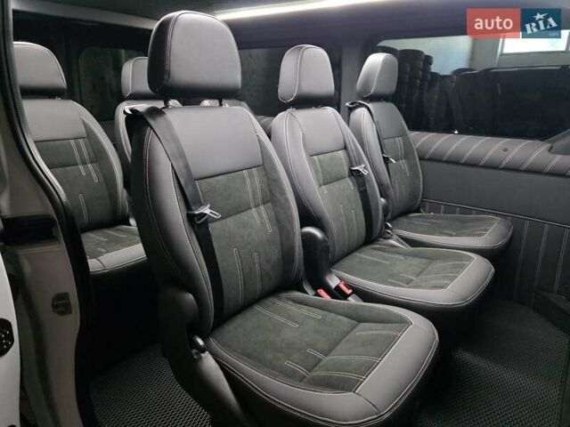 Белый Рено Трафик, объемом двигателя 2 л и пробегом 65 тыс. км за 29950 $, фото 58 на Automoto.ua