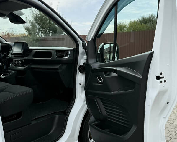 Белый Рено Трафик, объемом двигателя 2 л и пробегом 63 тыс. км за 32650 $, фото 70 на Automoto.ua