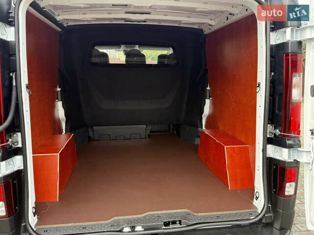 Белый Рено Трафик, объемом двигателя 2 л и пробегом 63 тыс. км за 32650 $, фото 65 на Automoto.ua