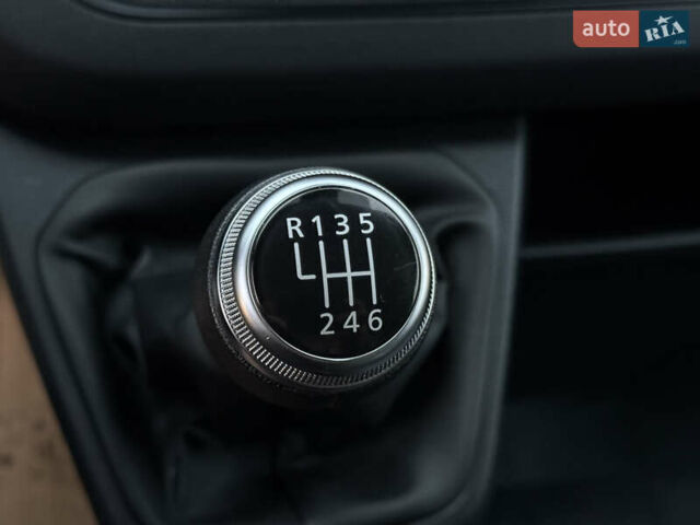 Белый Рено Трафик, объемом двигателя 2 л и пробегом 61 тыс. км за 22550 $, фото 31 на Automoto.ua