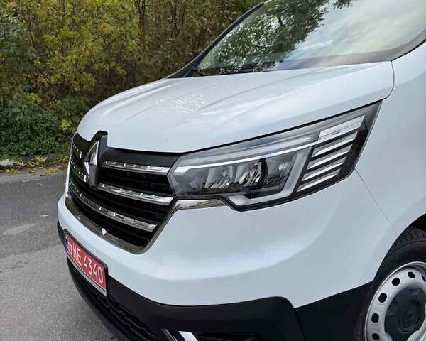 Білий Рено Трафік, об'ємом двигуна 2 л та пробігом 30 тис. км за 24990 $, фото 10 на Automoto.ua