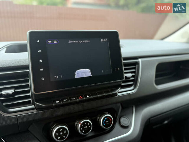 Белый Рено Трафик, объемом двигателя 2 л и пробегом 63 тыс. км за 32650 $, фото 97 на Automoto.ua