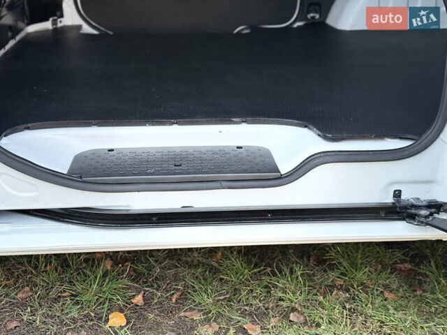 Белый Рено Трафик, объемом двигателя 2 л и пробегом 61 тыс. км за 22550 $, фото 35 на Automoto.ua