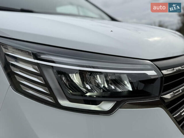 Белый Рено Трафик, объемом двигателя 2 л и пробегом 63 тыс. км за 32650 $, фото 124 на Automoto.ua