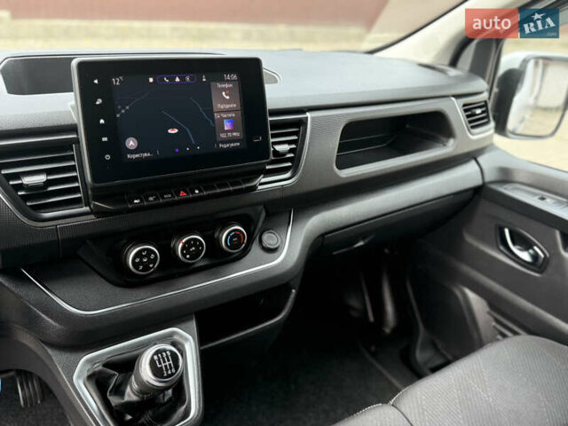 Белый Рено Трафик, объемом двигателя 2 л и пробегом 63 тыс. км за 32650 $, фото 90 на Automoto.ua