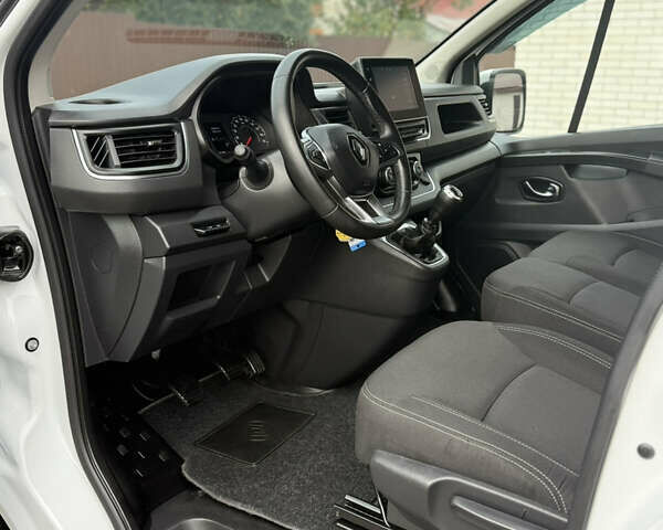 Белый Рено Трафик, объемом двигателя 2 л и пробегом 63 тыс. км за 32650 $, фото 84 на Automoto.ua