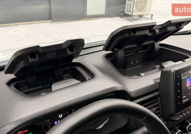 Білий Рено Трафік, об'ємом двигуна 2 л та пробігом 13 тис. км за 29000 $, фото 35 на Automoto.ua