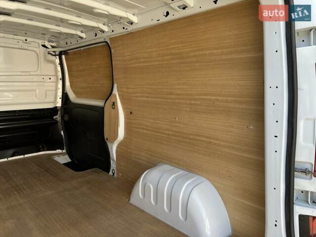 Белый Рено Трафик, объемом двигателя 2 л и пробегом 110 тыс. км за 28999 $, фото 16 на Automoto.ua