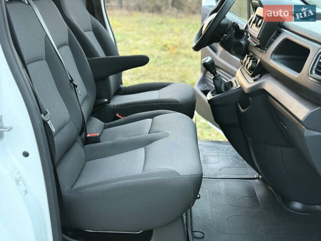 Белый Рено Трафик, объемом двигателя 2 л и пробегом 61 тыс. км за 22550 $, фото 23 на Automoto.ua