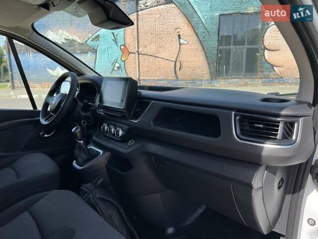 Белый Рено Трафик, объемом двигателя 2 л и пробегом 110 тыс. км за 28999 $, фото 29 на Automoto.ua
