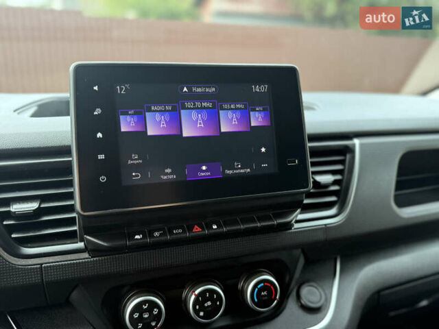 Белый Рено Трафик, объемом двигателя 2 л и пробегом 63 тыс. км за 32650 $, фото 100 на Automoto.ua